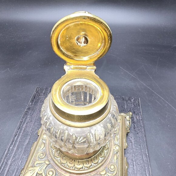 Antique Brass & Glass Ornate Inkwell With Hinged Lid On Decorative Base HS284 - Picture 3 of 10